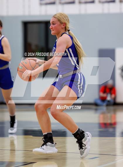Thumbnail 1 in Muenster vs. Wolfe City (UIL 2A Bi-District) photogallery.