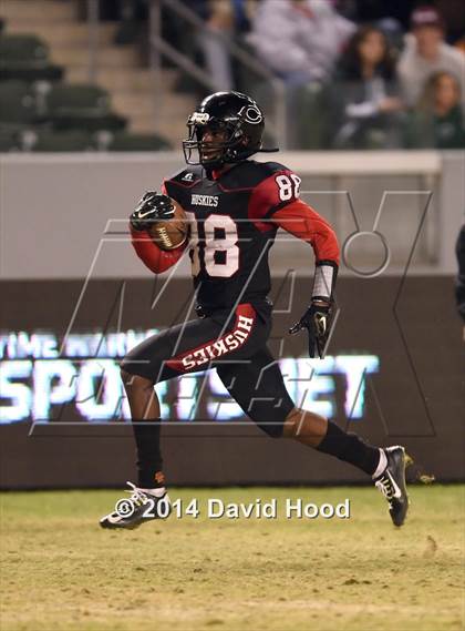 Thumbnail 2 in Centennial vs. De La Salle (CIF State Open Division Final) photogallery.