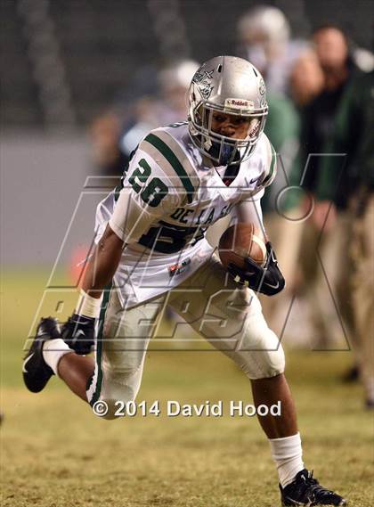 Thumbnail 3 in Centennial vs. De La Salle (CIF State Open Division Final) photogallery.