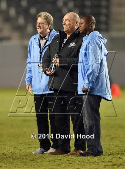 Thumbnail 1 in Centennial vs. De La Salle (CIF State Open Division Final) photogallery.