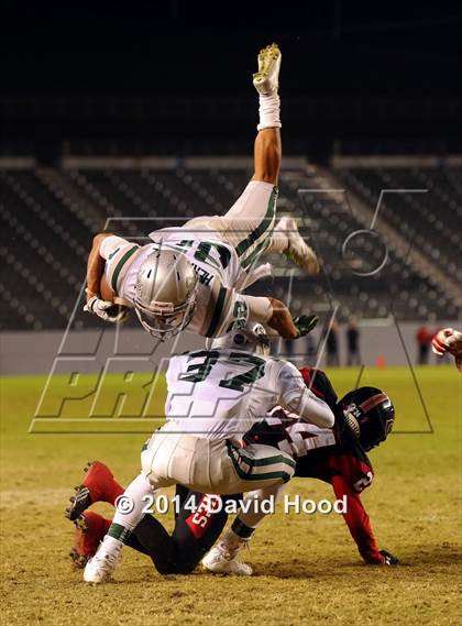 Thumbnail 1 in Centennial vs. De La Salle (CIF State Open Division Final) photogallery.