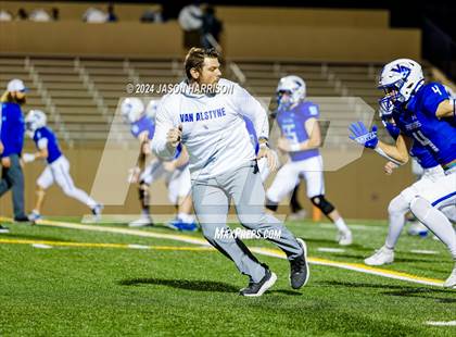 Thumbnail 2 in Ferris vs. Van Alstyne (UIL Football 4A Region 2 Bi District) photogallery.