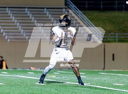 Thumbnail 2 in Ferris vs. Van Alstyne (UIL Football 4A Region 2 Bi District) photogallery.