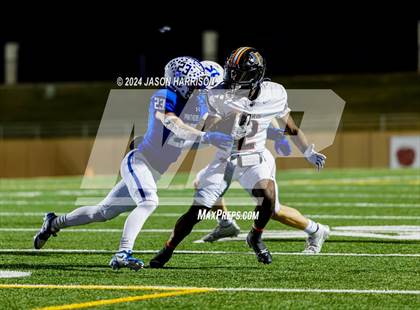 Thumbnail 3 in Ferris vs. Van Alstyne (UIL Football 4A Region 2 Bi District) photogallery.