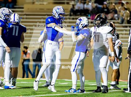 Thumbnail 2 in Ferris vs. Van Alstyne (UIL Football 4A Region 2 Bi District) photogallery.