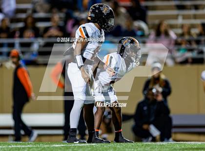 Thumbnail 2 in Ferris vs. Van Alstyne (UIL Football 4A Region 2 Bi District) photogallery.