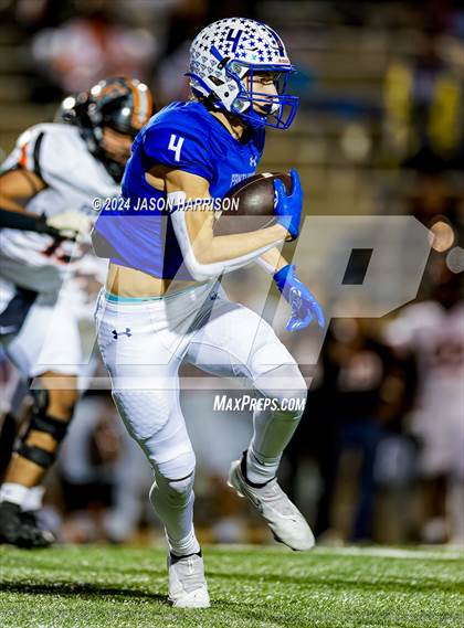 Thumbnail 1 in Ferris vs. Van Alstyne (UIL Football 4A Region 2 Bi District) photogallery.