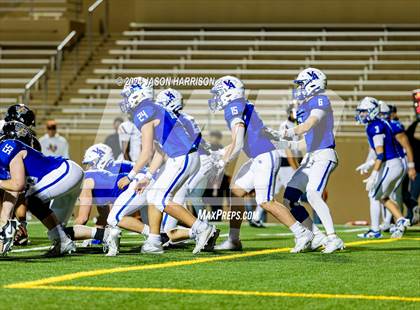 Thumbnail 2 in Ferris vs. Van Alstyne (UIL Football 4A Region 2 Bi District) photogallery.