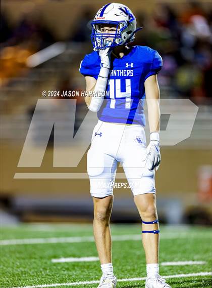 Thumbnail 3 in Ferris vs. Van Alstyne (UIL Football 4A Region 2 Bi District) photogallery.