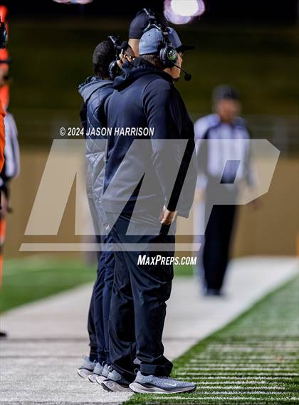 Thumbnail 1 in Ferris vs. Van Alstyne (UIL Football 4A Region 2 Bi District) photogallery.