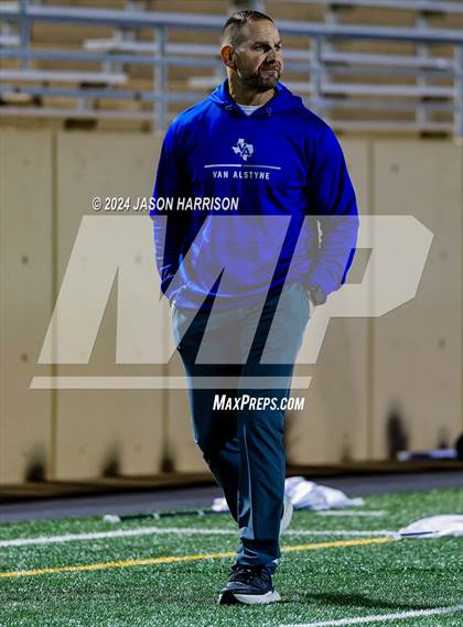 Thumbnail 2 in Ferris vs. Van Alstyne (UIL Football 4A Region 2 Bi District) photogallery.