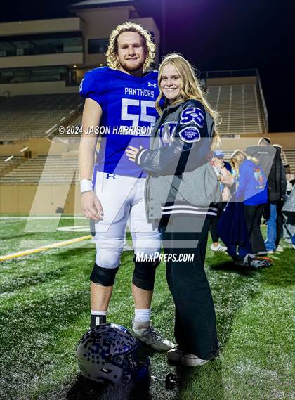 Thumbnail 1 in Ferris vs. Van Alstyne (UIL Football 4A Region 2 Bi District) photogallery.