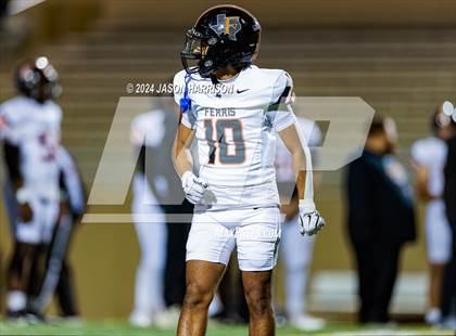 Thumbnail 2 in Ferris vs. Van Alstyne (UIL Football 4A Region 2 Bi District) photogallery.