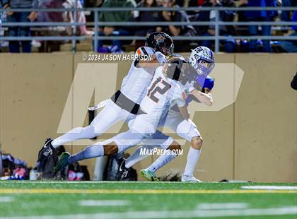 Thumbnail 1 in Ferris vs. Van Alstyne (UIL Football 4A Region 2 Bi District) photogallery.