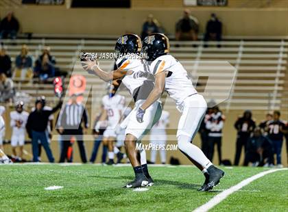 Thumbnail 1 in Ferris vs. Van Alstyne (UIL Football 4A Region 2 Bi District) photogallery.
