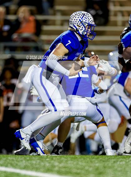 Thumbnail 3 in Ferris vs. Van Alstyne (UIL Football 4A Region 2 Bi District) photogallery.