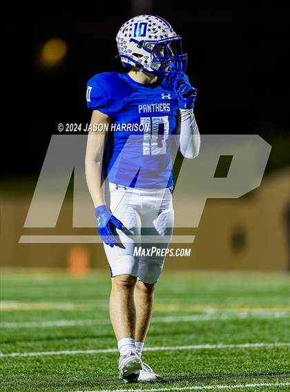 Thumbnail 2 in Ferris vs. Van Alstyne (UIL Football 4A Region 2 Bi District) photogallery.