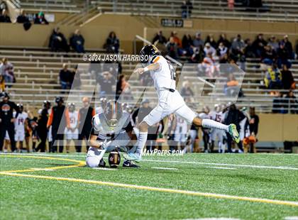 Thumbnail 3 in Ferris vs. Van Alstyne (UIL Football 4A Region 2 Bi District) photogallery.