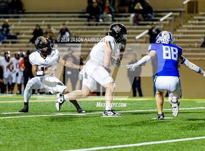 Thumbnail 1 in Ferris vs. Van Alstyne (UIL Football 4A Region 2 Bi District) photogallery.