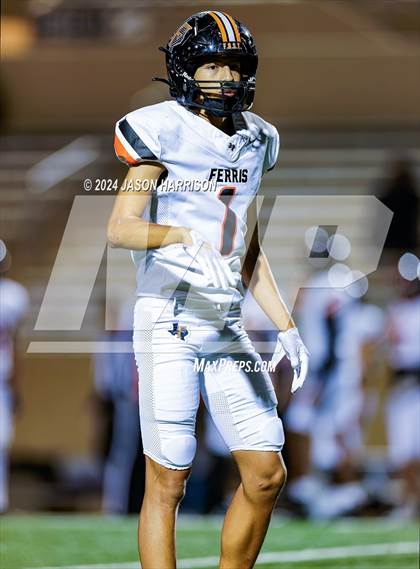 Thumbnail 3 in Ferris vs. Van Alstyne (UIL Football 4A Region 2 Bi District) photogallery.
