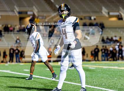 Thumbnail 3 in Ferris vs. Van Alstyne (UIL Football 4A Region 2 Bi District) photogallery.