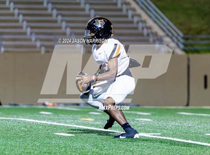 Thumbnail 1 in Ferris vs. Van Alstyne (UIL Football 4A Region 2 Bi District) photogallery.