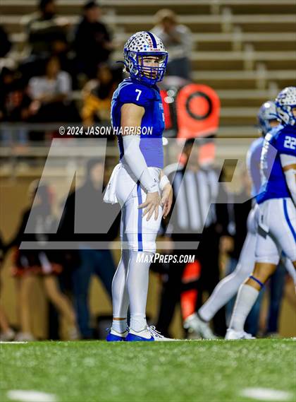 Thumbnail 1 in Ferris vs. Van Alstyne (UIL Football 4A Region 2 Bi District) photogallery.