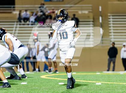 Thumbnail 1 in Ferris vs. Van Alstyne (UIL Football 4A Region 2 Bi District) photogallery.