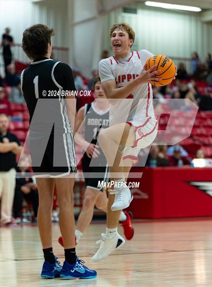 Thumbnail 3 in Marshall vs Flippin (Arvest Tournament) photogallery.