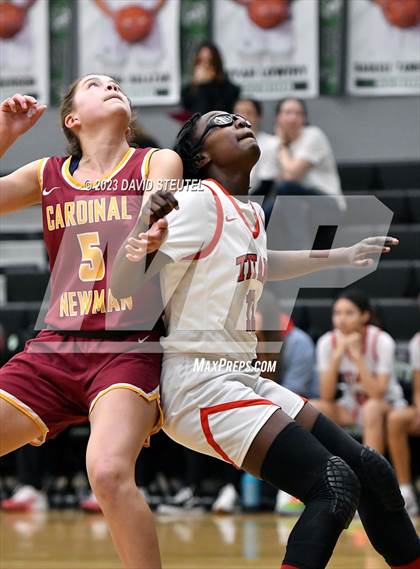 Thumbnail 3 in Cardinal Newman vs. Antelope (St. Mary's Stockton MLK Showcase) photogallery.