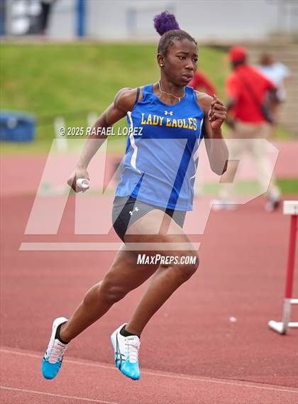 Thumbnail 2 in Dave Bethany Relays (4x200M) photogallery.