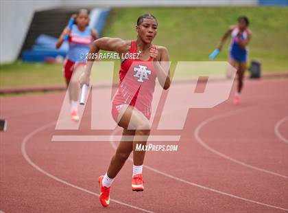 Thumbnail 3 in Dave Bethany Relays (4x200M) photogallery.