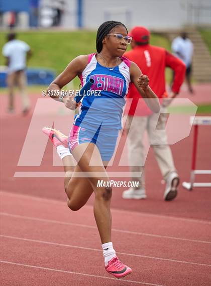 Thumbnail 3 in Dave Bethany Relays (4x200M) photogallery.
