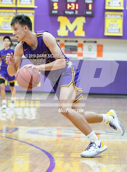 Thumbnail 2 in Mesa vs. Desert Vista (Fear the Hop Tournament) photogallery.
