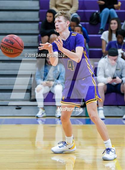 Thumbnail 2 in Mesa vs. Desert Vista (Fear the Hop Tournament) photogallery.