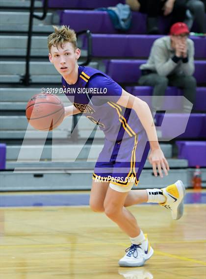 Thumbnail 2 in Mesa vs. Desert Vista (Fear the Hop Tournament) photogallery.