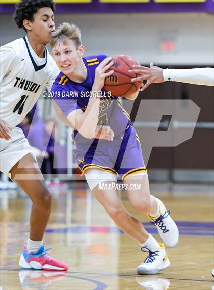 Thumbnail 3 in Mesa vs. Desert Vista (Fear the Hop Tournament) photogallery.