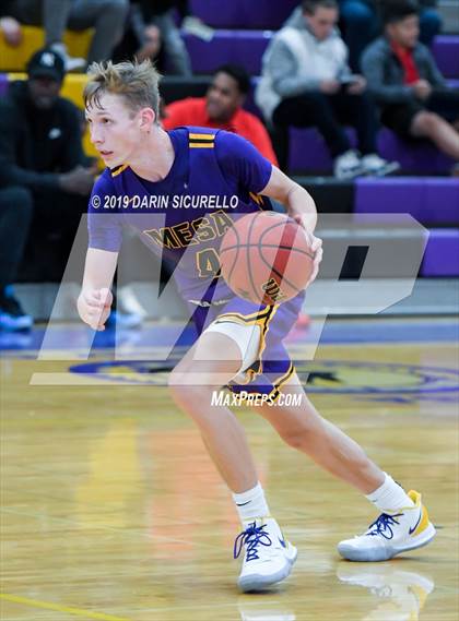 Thumbnail 3 in Mesa vs. Desert Vista (Fear the Hop Tournament) photogallery.