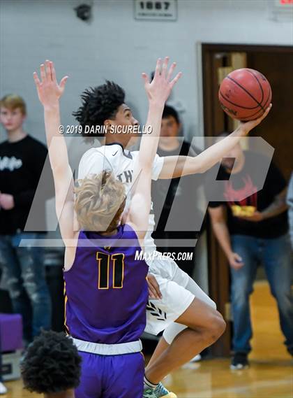 Thumbnail 3 in Mesa vs. Desert Vista (Fear the Hop Tournament) photogallery.