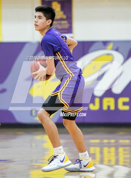 Thumbnail 1 in Mesa vs. Desert Vista (Fear the Hop Tournament) photogallery.