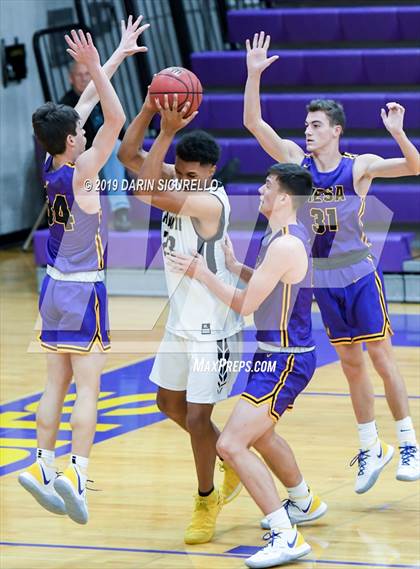 Thumbnail 2 in Mesa vs. Desert Vista (Fear the Hop Tournament) photogallery.