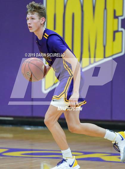 Thumbnail 3 in Mesa vs. Desert Vista (Fear the Hop Tournament) photogallery.