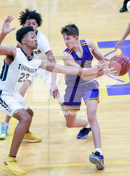 Thumbnail 2 in Mesa vs. Desert Vista (Fear the Hop Tournament) photogallery.