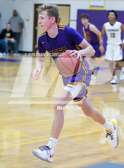 Thumbnail 2 in Mesa vs. Desert Vista (Fear the Hop Tournament) photogallery.