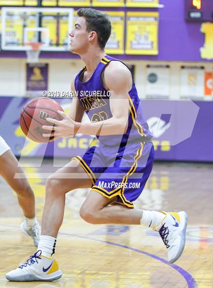 Thumbnail 1 in Mesa vs. Desert Vista (Fear the Hop Tournament) photogallery.