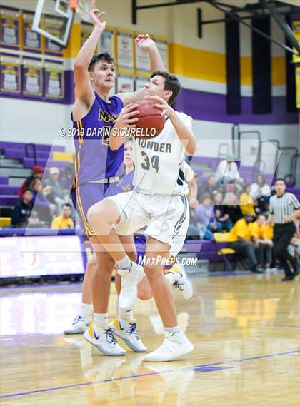 Thumbnail 2 in Mesa vs. Desert Vista (Fear the Hop Tournament) photogallery.