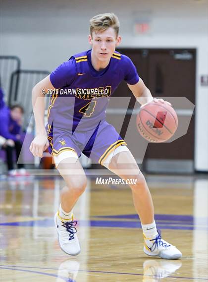 Thumbnail 2 in Mesa vs. Desert Vista (Fear the Hop Tournament) photogallery.