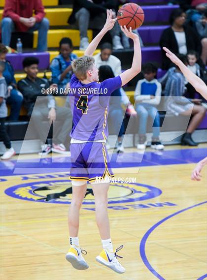 Thumbnail 2 in Mesa vs. Desert Vista (Fear the Hop Tournament) photogallery.