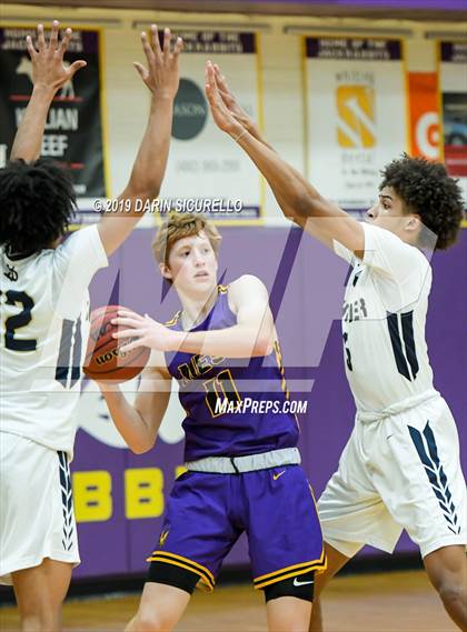 Thumbnail 1 in Mesa vs. Desert Vista (Fear the Hop Tournament) photogallery.