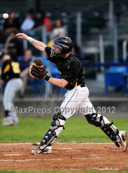 Thumbnail 2 in Hand vs. Amity Regional (SCC Semifinal) photogallery.